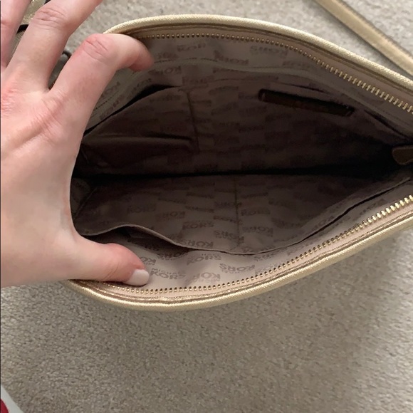 Michael Kors Crossbody with handheld clutch wallet - Picture 2 of 4